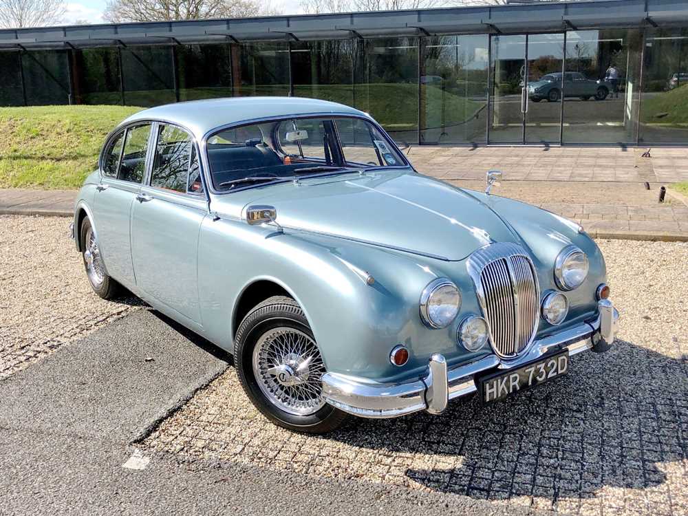 Lot 117 - 1966 Daimler V8-250