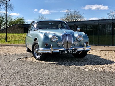 Lot 117 - 1966 Daimler V8-250