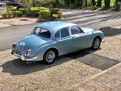 Lot 117 - 1966 Daimler V8-250