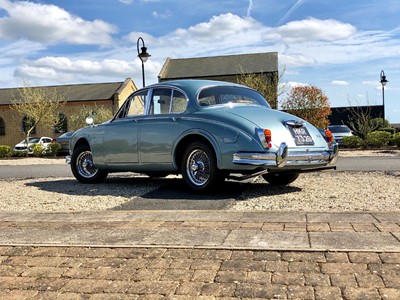 Lot 117 - 1966 Daimler V8-250