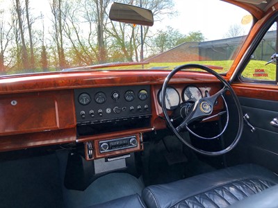 Lot 117 - 1966 Daimler V8-250