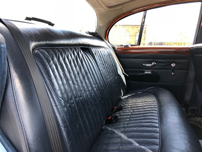 Lot 117 - 1966 Daimler V8-250
