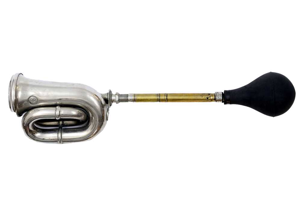 Lot 194 - Desmo Bulb Horn