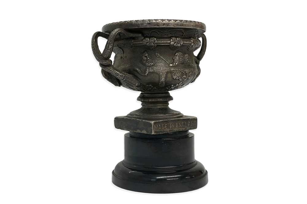Lot 110 - Warwick Vase Accessory Mascot