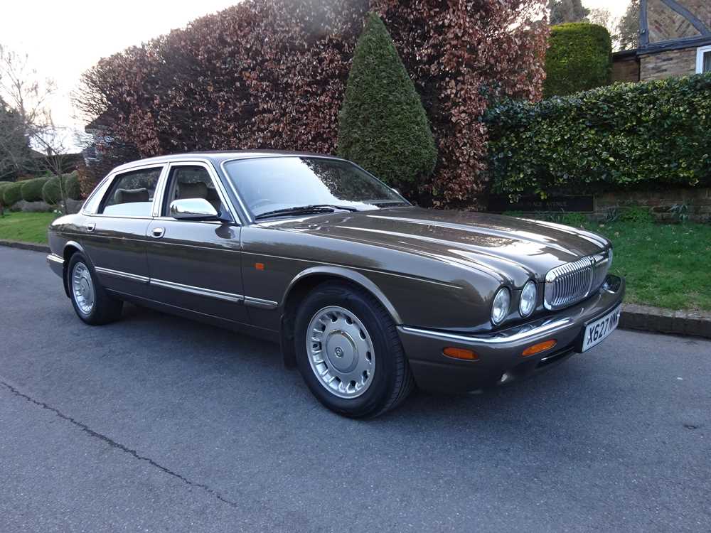 Lot 44 - 2001 Daimler V8 4 Litre Long Wheelbase