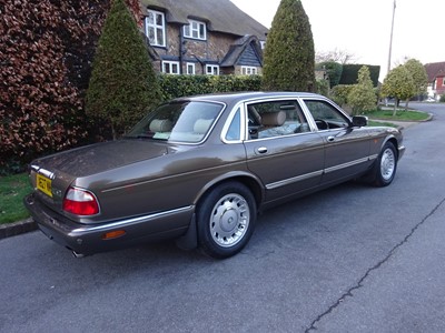 Lot 44 - 2001 Daimler V8 4 Litre Long Wheelbase