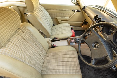 Lot 14 - 1981 Mercedes-Benz 500 SL