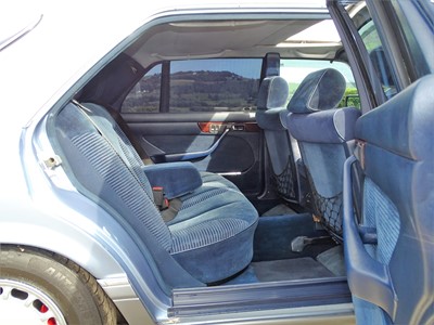Lot 68 - 1986 Mercedes-Benz 560 SEL