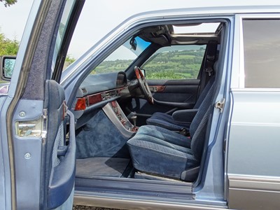 Lot 68 - 1986 Mercedes-Benz 560 SEL