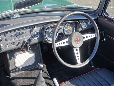 Lot 39 - 1971 MG B Roadster