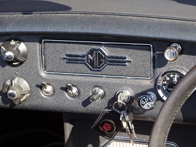 Lot 39 - 1971 MG B Roadster