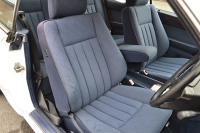 Lot 305 - 1994 Mercedes-Benz E220 Coupe