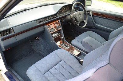 Lot 305 - 1994 Mercedes-Benz E220 Coupe