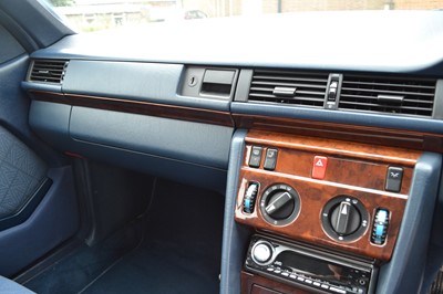 Lot 305 - 1994 Mercedes-Benz E220 Coupe