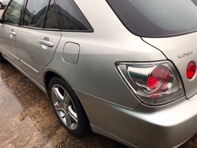 Lot 69 - 2003 Lexus IS300 Sport Cross