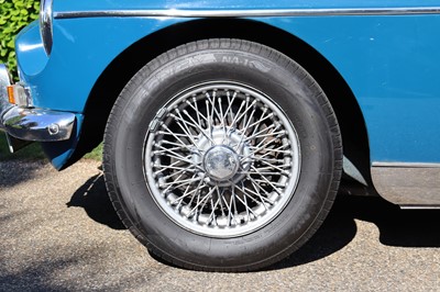 Lot 13 - 1973 MG B Roadster