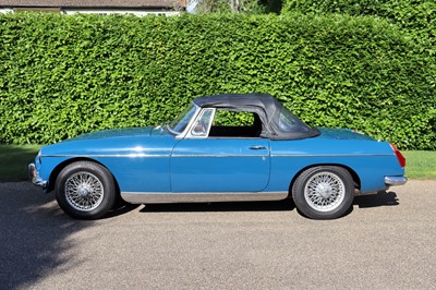 Lot 13 - 1973 MG B Roadster