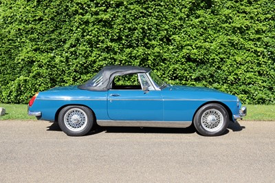 Lot 13 - 1973 MG B Roadster