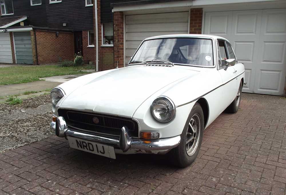 Lot 1971 MG B GT