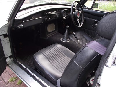 Lot 1971 MG B GT