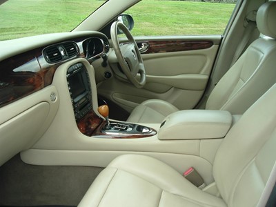 Lot 41 - 2004 Jaguar XJ6 V6