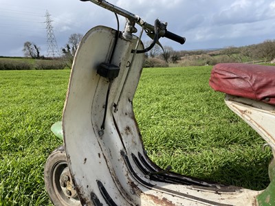 Lot 3 - 1951 Vespa Douglas Rod Model