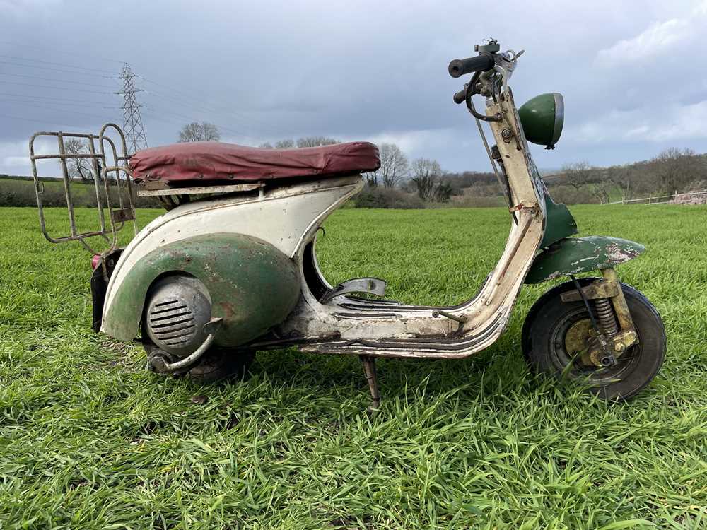 Lot 3 - 1951 Vespa Douglas Rod Model