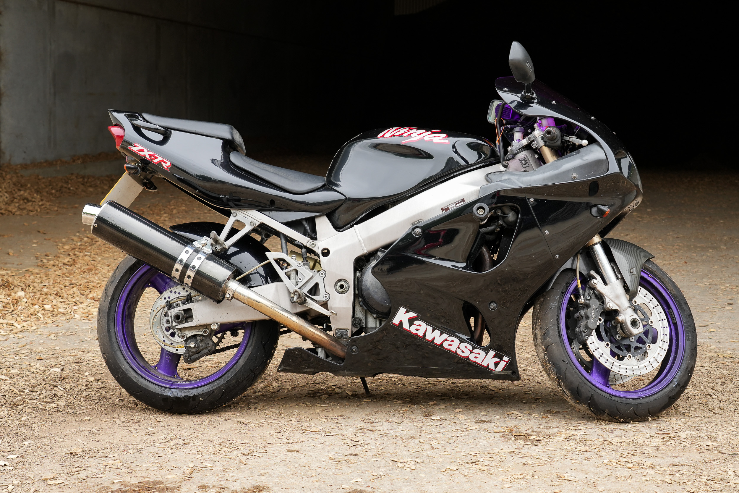 Lot 179 - 1997 Kawasaki ZX7-R Ninja