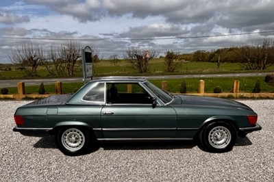 Lot 25 - 1984 Mercedes-Benz 280SL