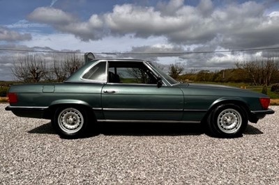 Lot 25 - 1984 Mercedes-Benz 280SL