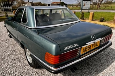 Lot 25 - 1984 Mercedes-Benz 280SL