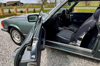 Lot 25 - 1984 Mercedes-Benz 280SL