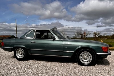 Lot 25 - 1984 Mercedes-Benz 280SL