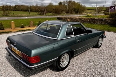 Lot 25 - 1984 Mercedes-Benz 280SL