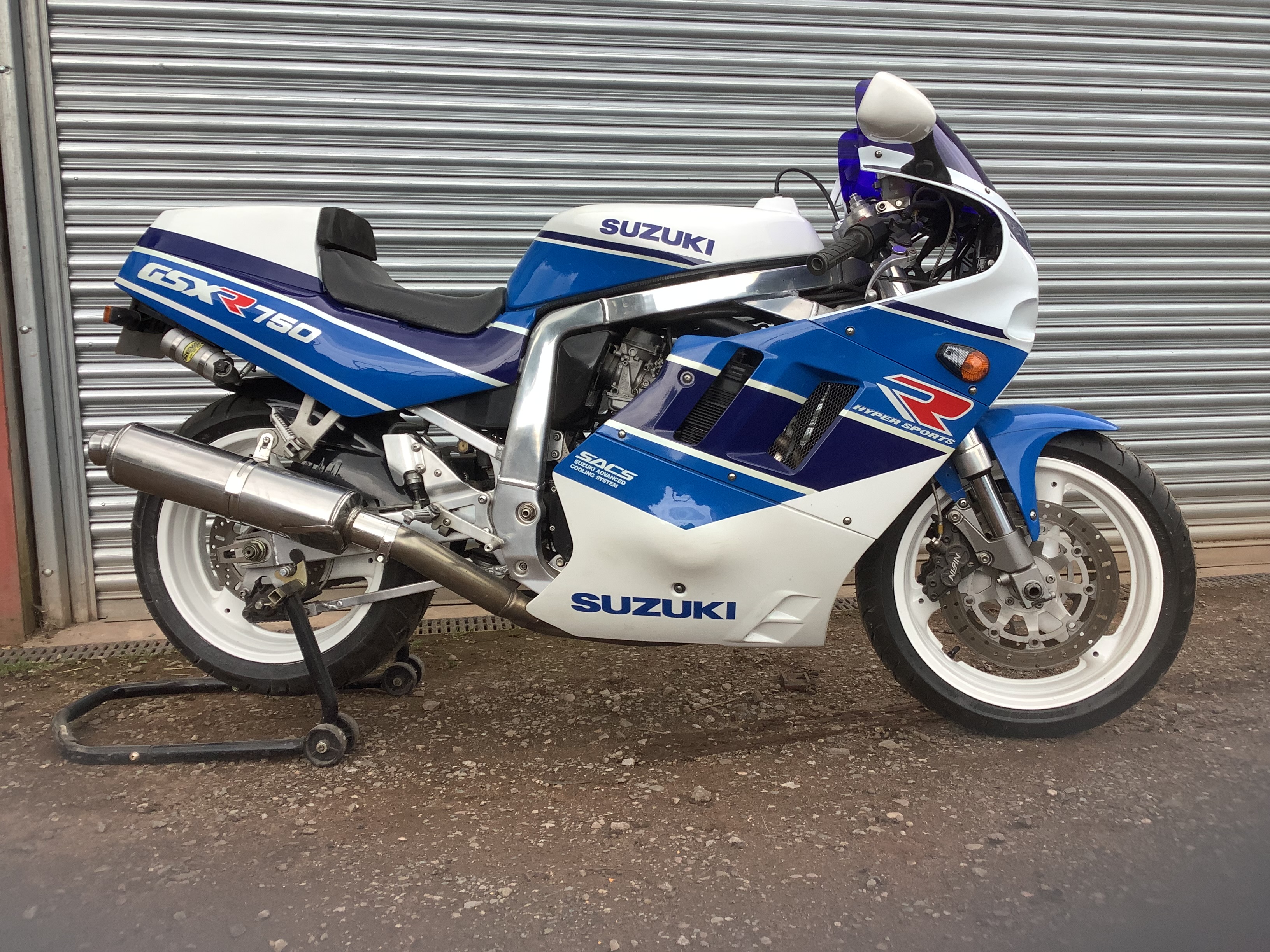 Lot 329 - 1990 Suzuki GSXr750 Slingshot