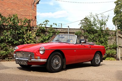 Lot 137 - 1971 MG B Roadster