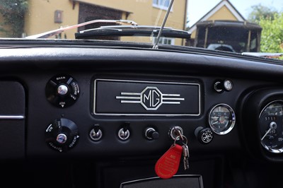 Lot 137 - 1971 MG B Roadster