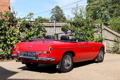 Lot 137 - 1971 MG B Roadster