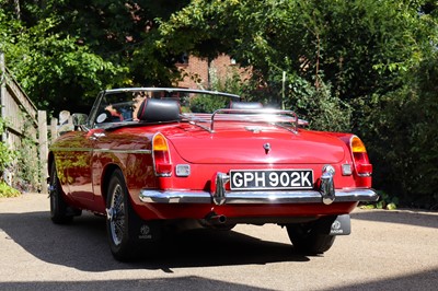 Lot 137 - 1971 MG B Roadster