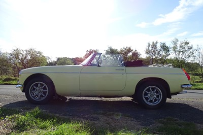 Lot 37 - 1976 MG B Roadster