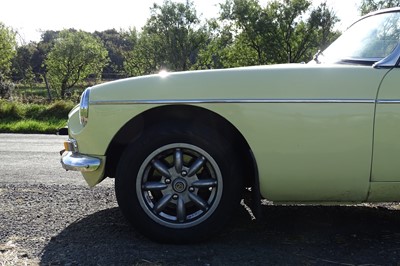 Lot 37 - 1976 MG B Roadster