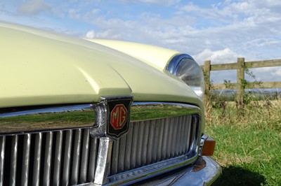 Lot 37 - 1976 MG B Roadster