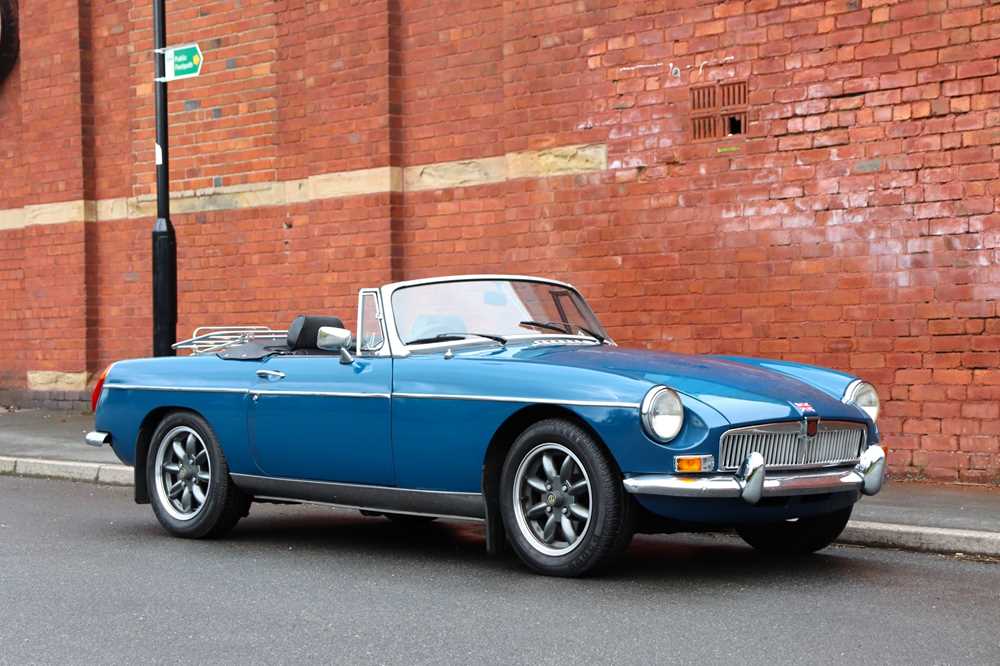 Lot 49 - 1975 MG B Roadster