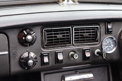 Lot 49 - 1975 MG B Roadster