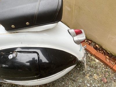 Lot 101 - 1961 Vespa VBB1