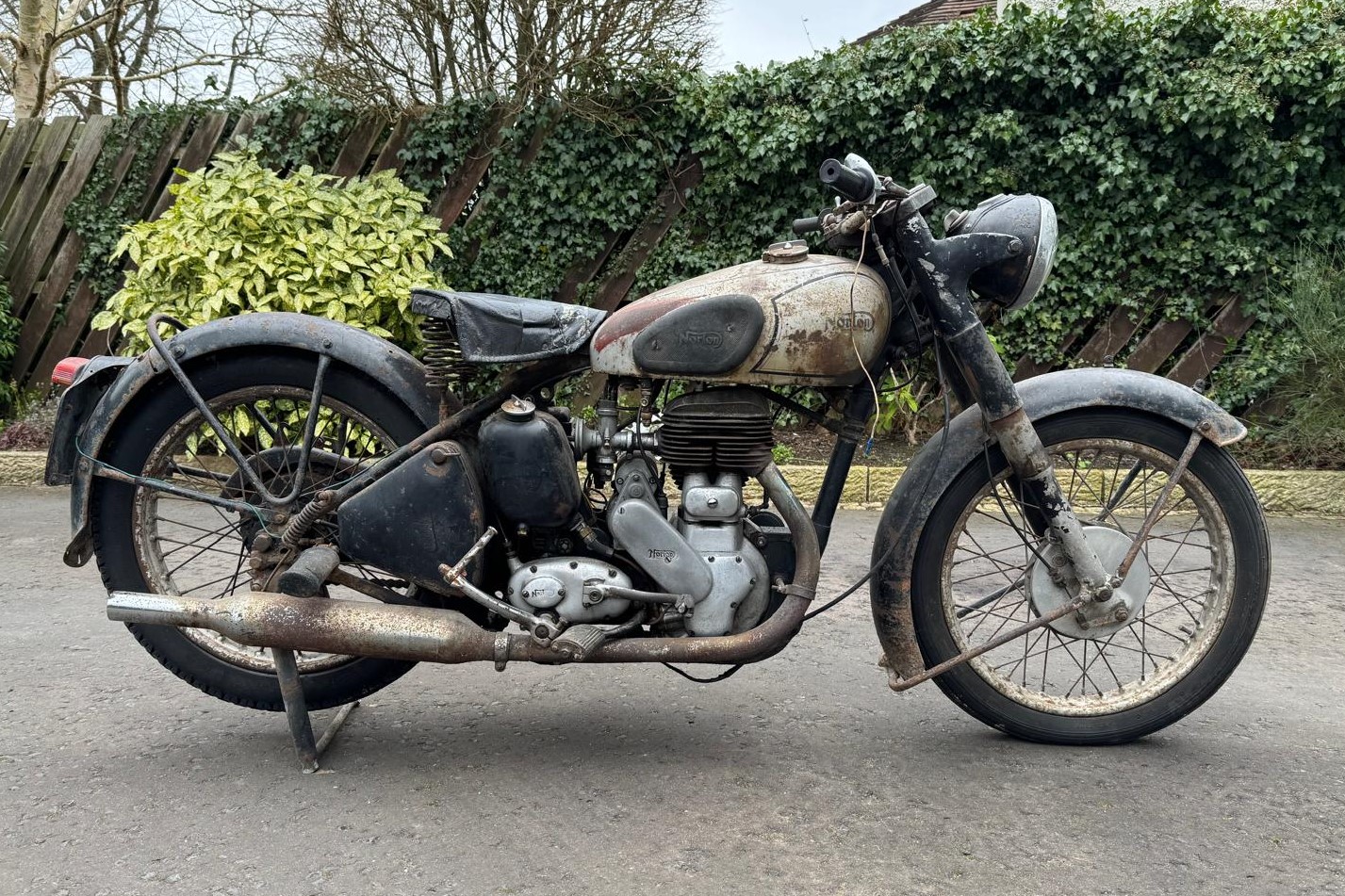 【SISANDI】TRIANGLE / H-CLASSIC Lot 282 - 1952 Norton Big 4