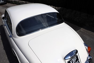 Lot 32 - 1968 Jaguar 240