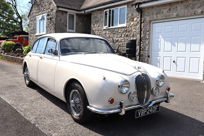 Lot 32 - 1968 Jaguar 240