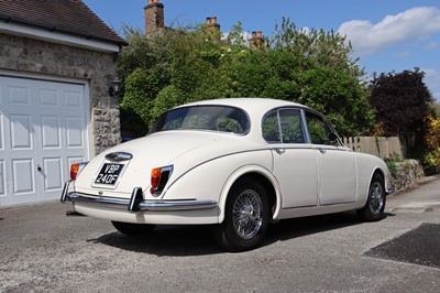 Lot 32 - 1968 Jaguar 240