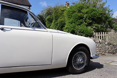 Lot 32 - 1968 Jaguar 240